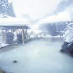 絶景が楽しめて日帰りのできる温泉ランキング発表！堂々1位は青森県黄金崎の日本海を望む一軒宿の露天風呂！